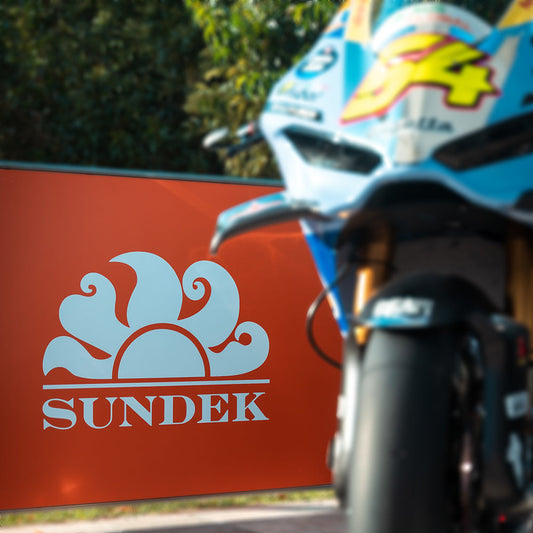 Sundek a Misano: I Boardshorts Iconici e l'Adrenalina di Settembre