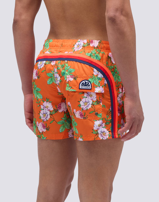 BAÑADOR CORTO CON CINTURA ELÁSTICA Y ESTAMPADO DE GIRASOLES