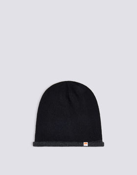 BEANIE IN CONTRAST COLOR