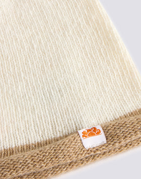 GORRO DE COLOR CONTRASTANTE