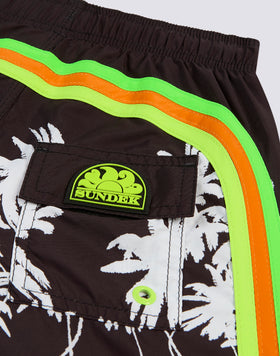 MAILLOT DE BAIN COURT REPREVE® AVEC TAILLE ÉLASTIQUE ET IMPRIMÉ PALMIER NOIR