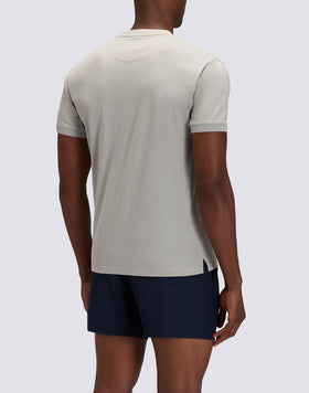 T-SHIRT NEW DEY À COL ROND TEINT EN PIÈCE AVEC LOGO