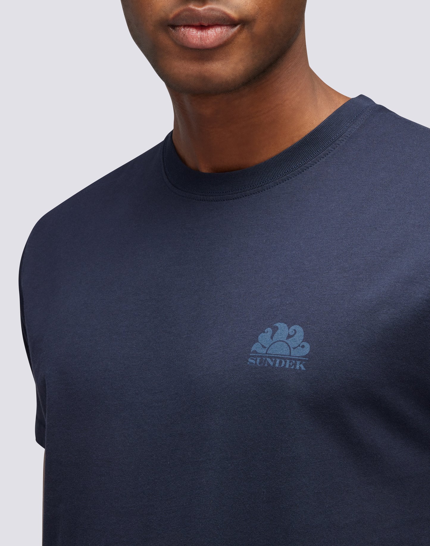 CAMISETA DE CUELLO REDONDO CON LOGOTIPO