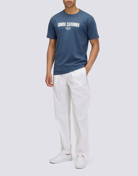 CAMISETA DE CUELLO REDONDO PARA HOMBRE CON INSCRIPCIÓN SUNDEK CALIFORNIA 1958