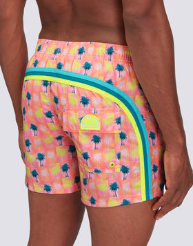 REPREVE® TRAJE DE BAÑO CORTO CON CINTURA ELÁSTICA Y PALM COLLAGE ESTAMPADO