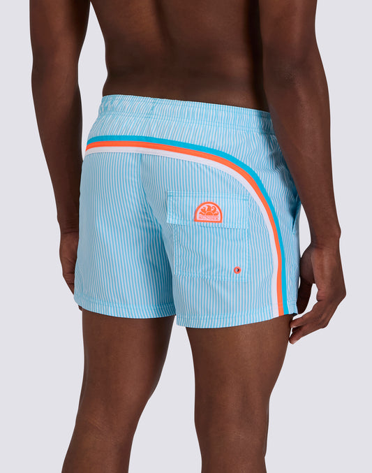 COSTUME DA BAGNO UOMO CORTO VITA ELASTICATA POLIESTERE RICICLATO REPREVE® CON STAMPA A RIGHE JUICY CON RICAMO FRUTTA