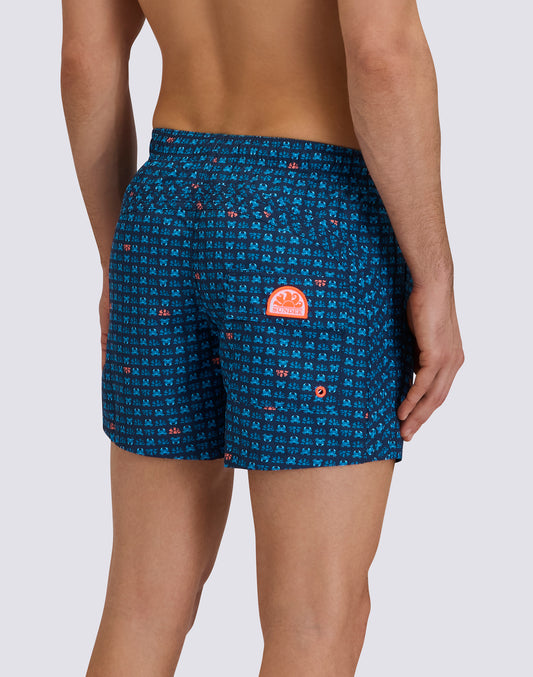 MEN'S SHORT SWIM TRUNKS WITH ELASTIC WAIST, REPREVE® RECYCLED POLYESTER WITH SUNCRAB PRINT