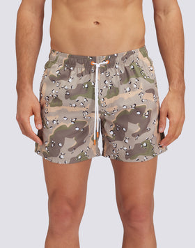 REPREVE® TRAJE DE BAÑO CORTO CON CINTURA ELÁSTICA Y SPOTTED CAMO ESTAMPADO