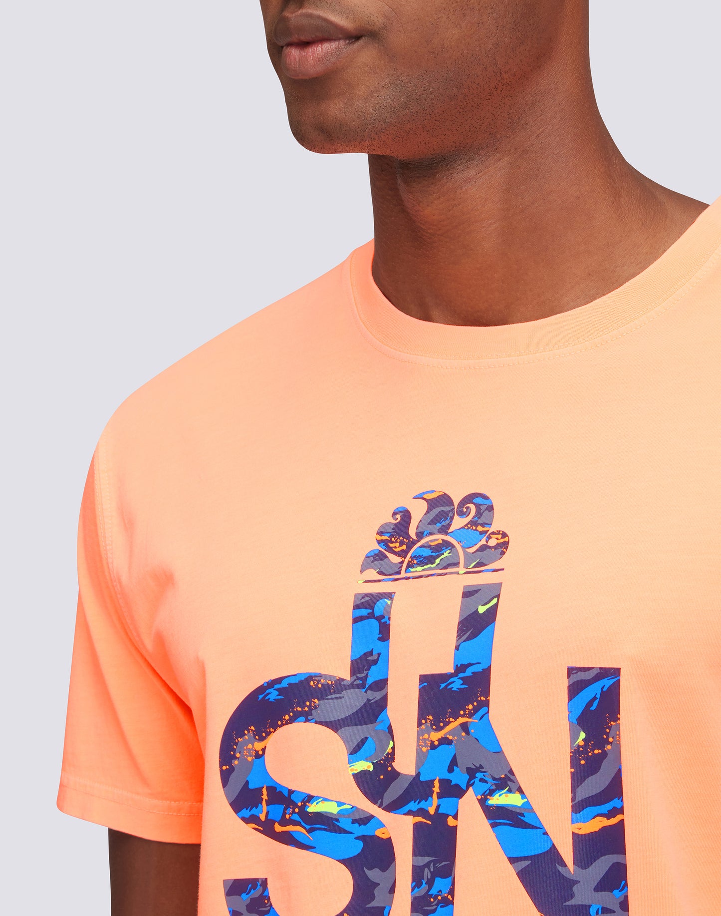 T-SHIRT AVEC LOGO CAMOUFLAGE