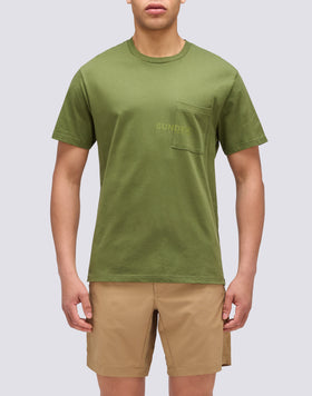 T-SHIRT CON TASCA E STAMPA