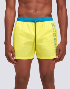 ICÓNICO BAÑADOR CORTO DE TAFETÁN CON CINTURA ELÁSTICA Y RIBETES EN CONTRASTE