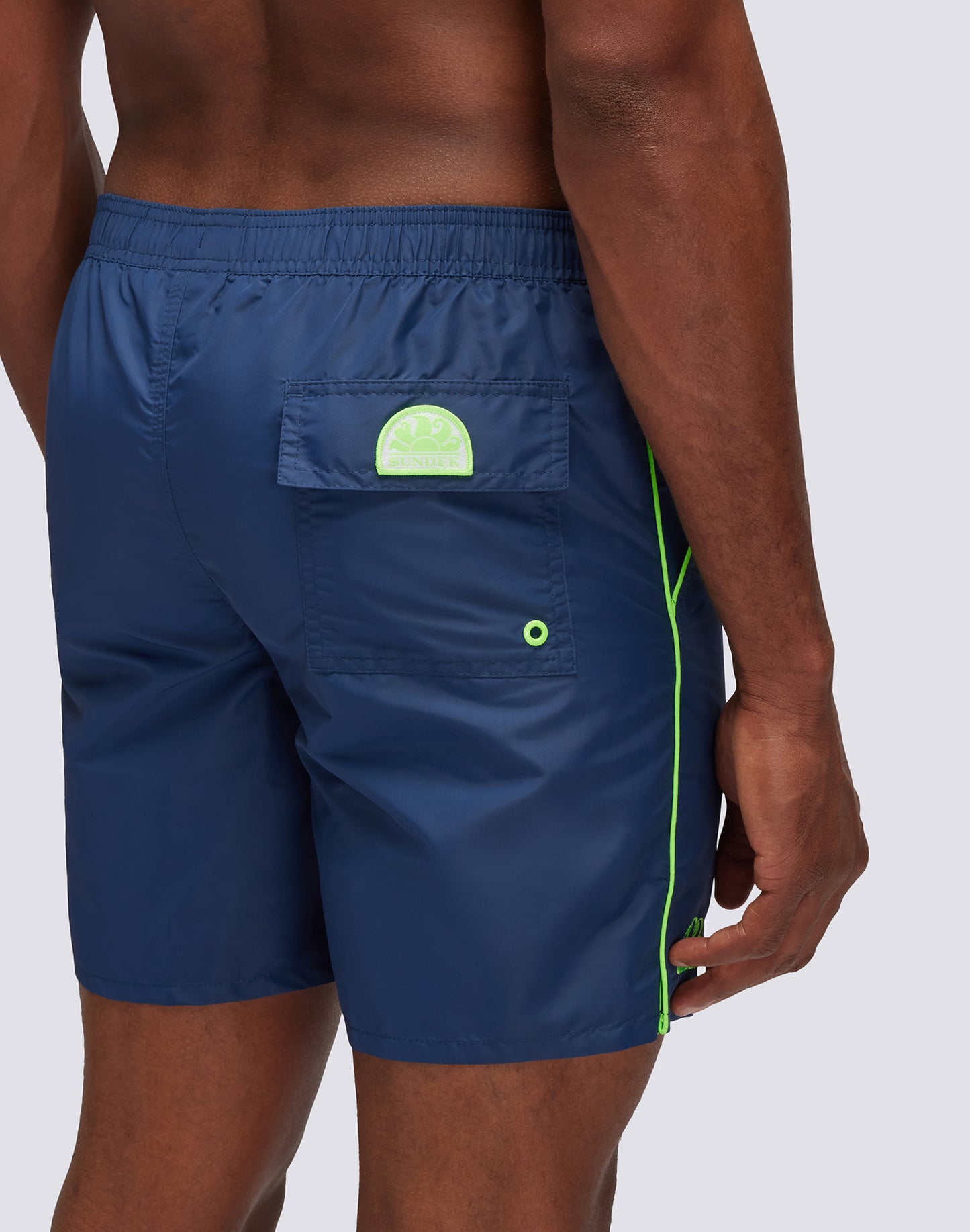 ICONIC TAFFETA STRETCH WAIST MID-LENGTH SWIM TRUNKS