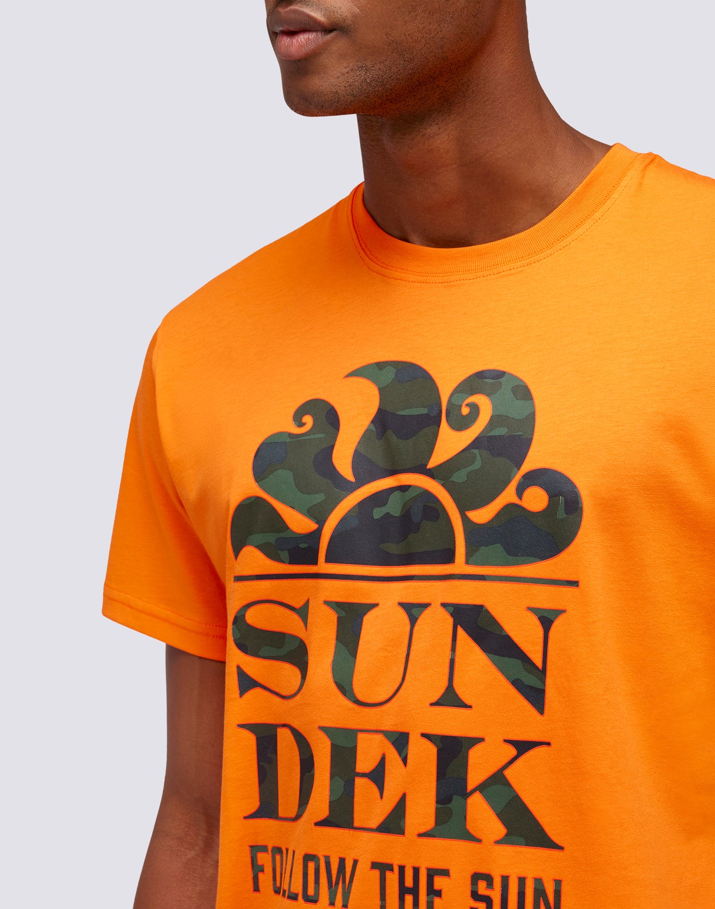 FOLLOW THE SUN T-SHIRT IMPRIMÉ CAMOU