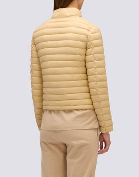 PLUMÍN DE MUJER CON CUELLO ALTO