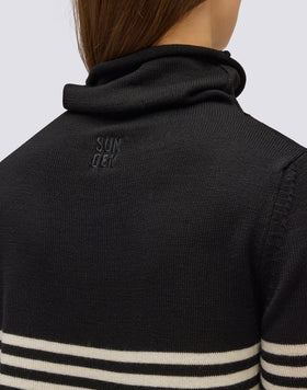 JERSEY DE MUJER CON CUELLO ALTO Y DETALLES DE RAYAS