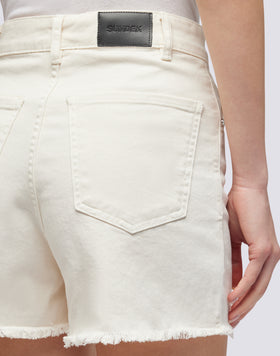 SHORT TEINT EN VÊTEMENT