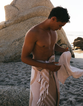 FUTA DE PLAYA DE JACQUARD CON LOGOTIPO