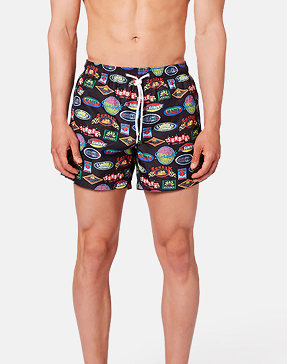 HISTORICAL LOGO PRINT SHORT SWIM SHORTS WITH AN ELASTICATED WAISTBAND 